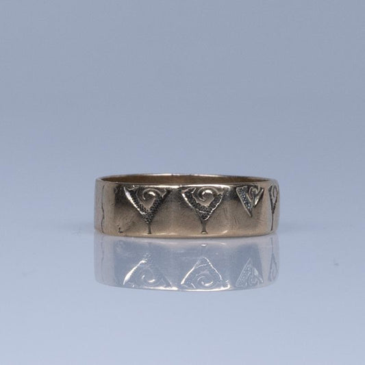 Victorian 10K Gold Engraved Pattern Band