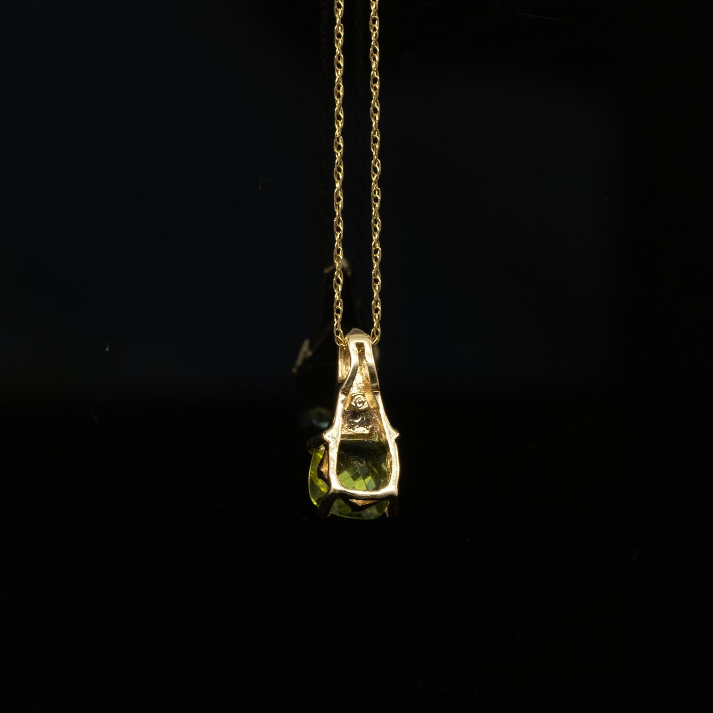 14K Yellow Gold Peridot Cushion Cut Necklace