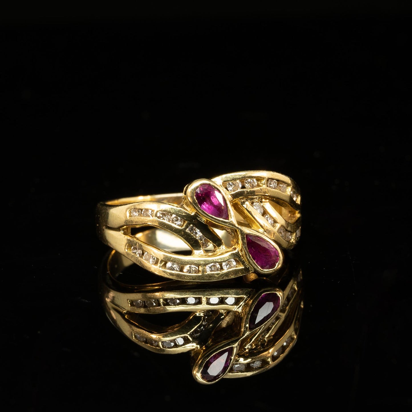 18K Diamond and Ruby Yellow Gold Ring