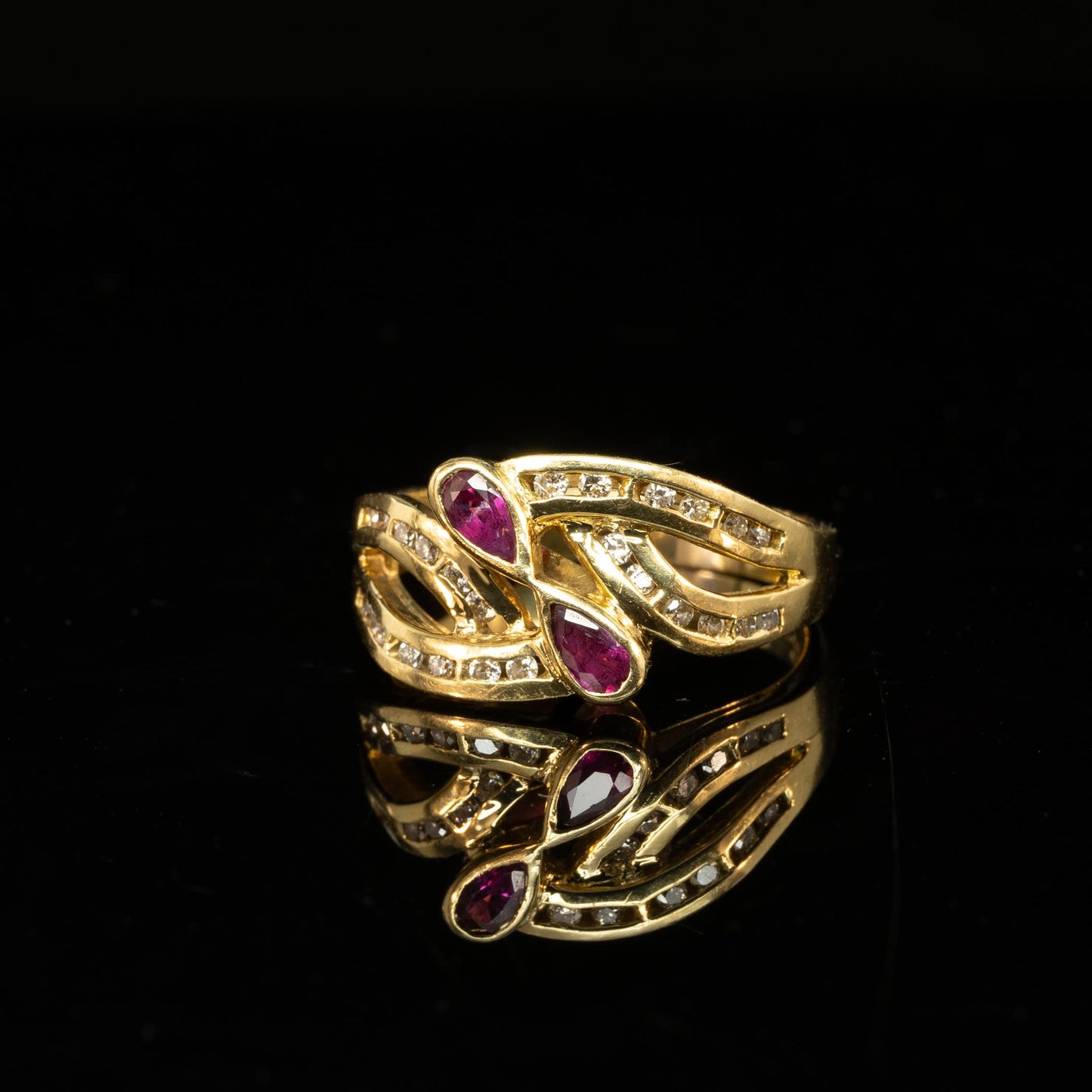 18K Diamond and Ruby Yellow Gold Ring