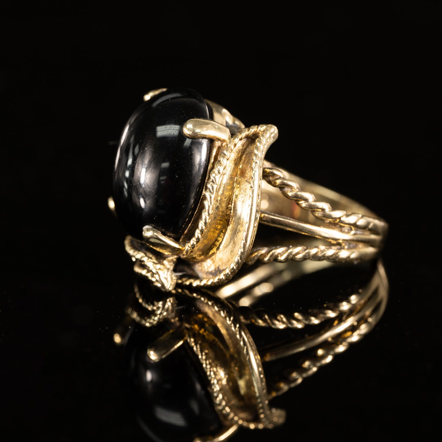 Black Onyx Oval Cabochon Leaf Motif 14k Yellow Gold Ring