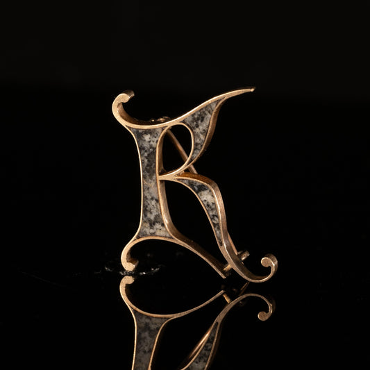 Vintage Stylized Letter R / K Agate and Gold Brooch