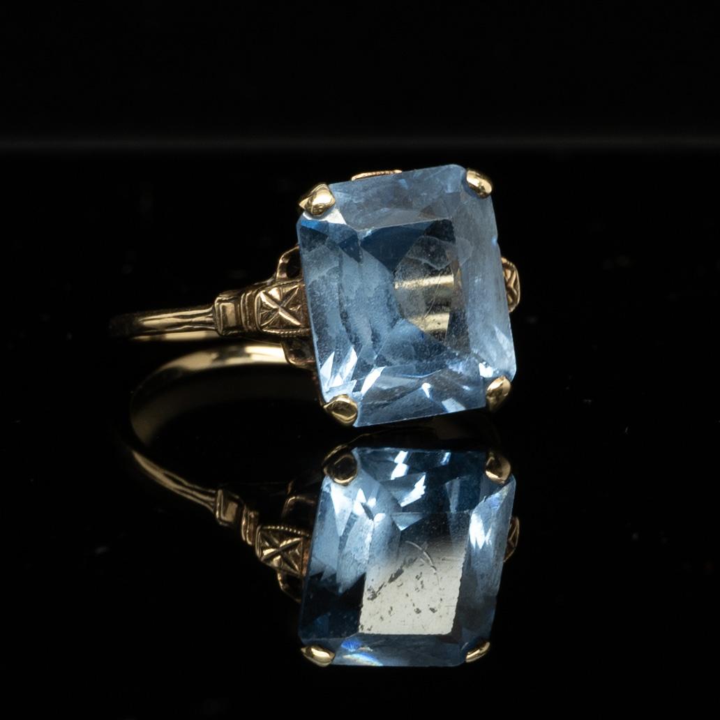 Vintage Blue Rectangle Spinel 10K Gold Ring