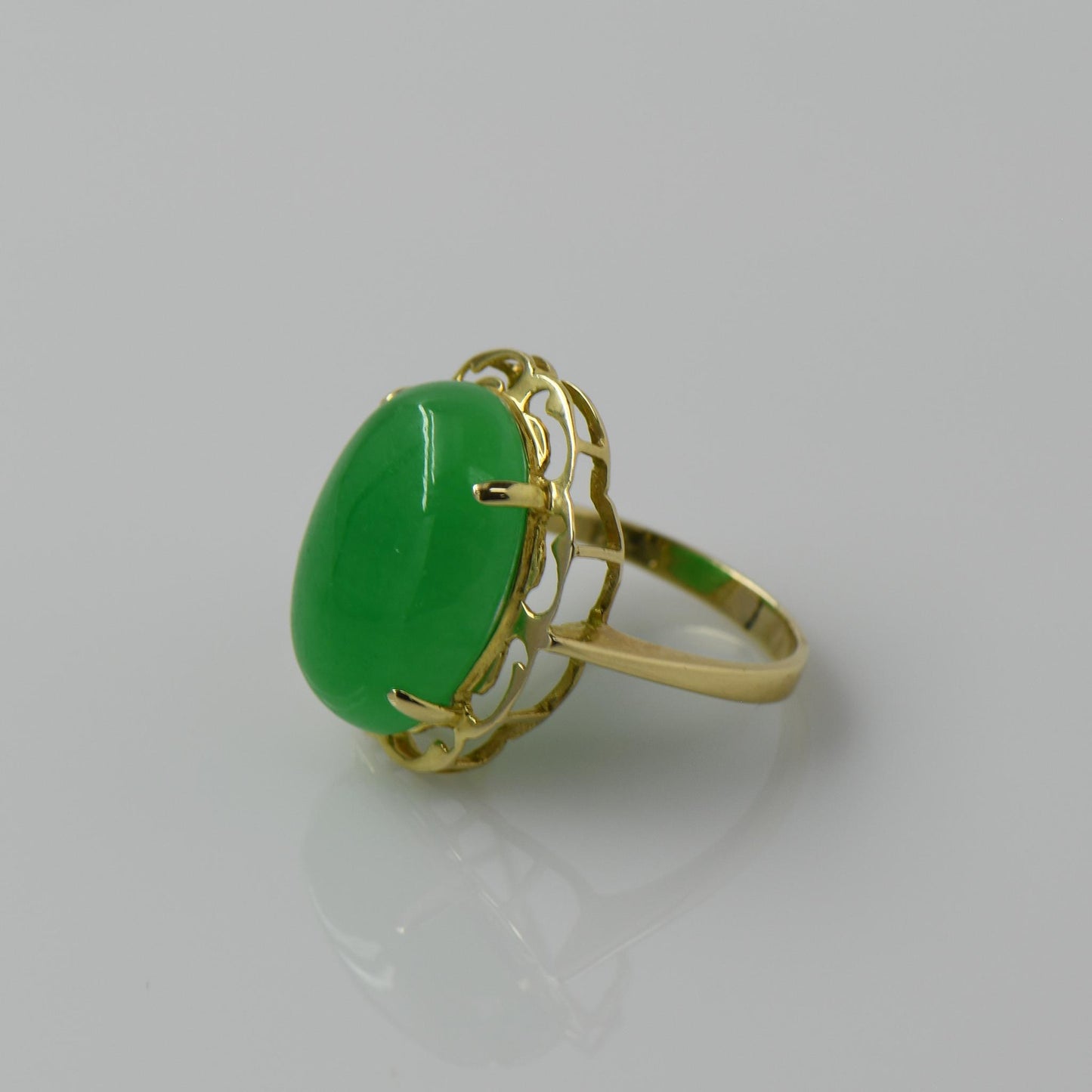 Green Jade Oval 14K Yellow Gold Ring