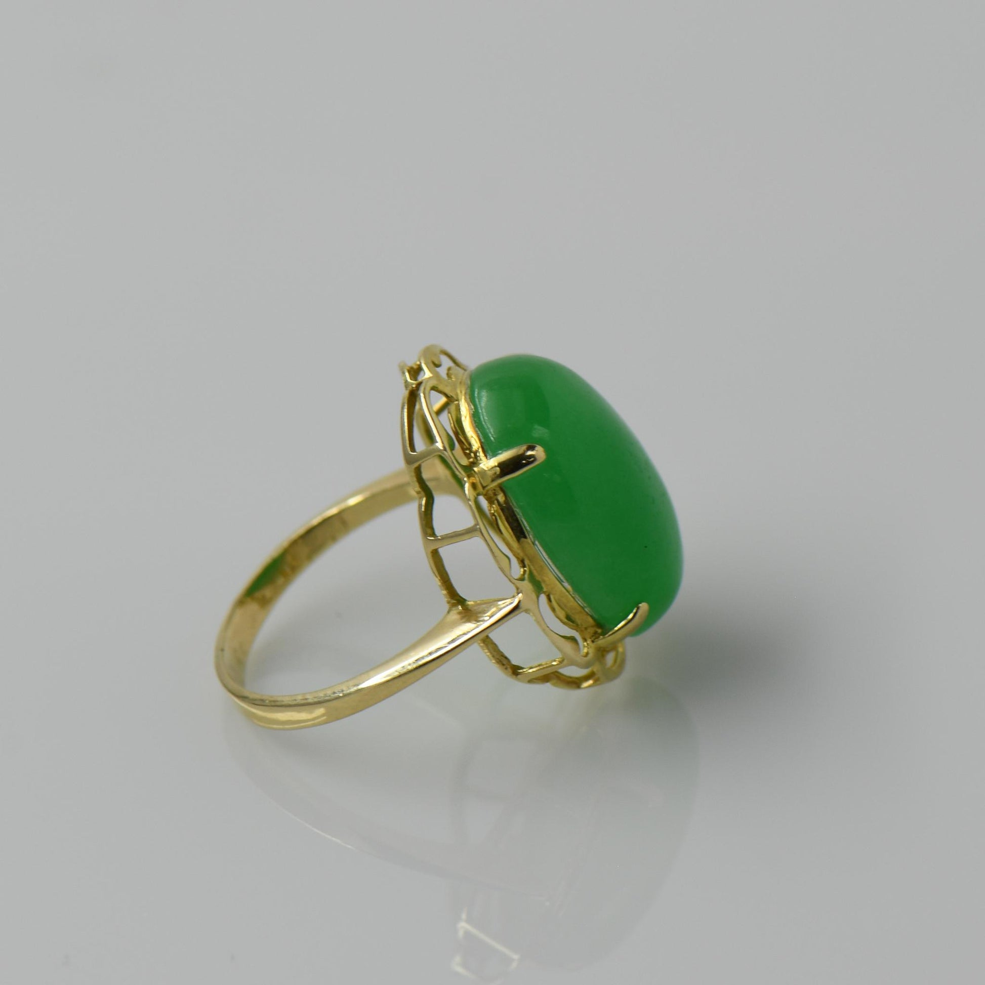 Green Jade Oval 14K Yellow Gold Ring