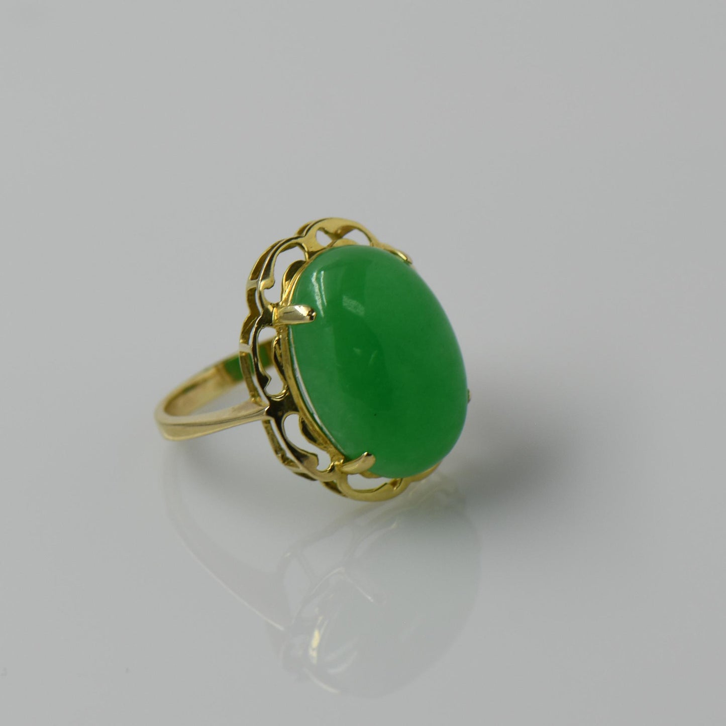 Green Jade Oval 14K Yellow Gold Ring