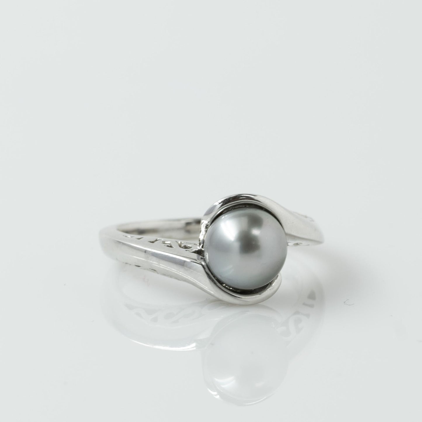 Black Pearl Bypass Infinity Motif 14k White Gold Ring