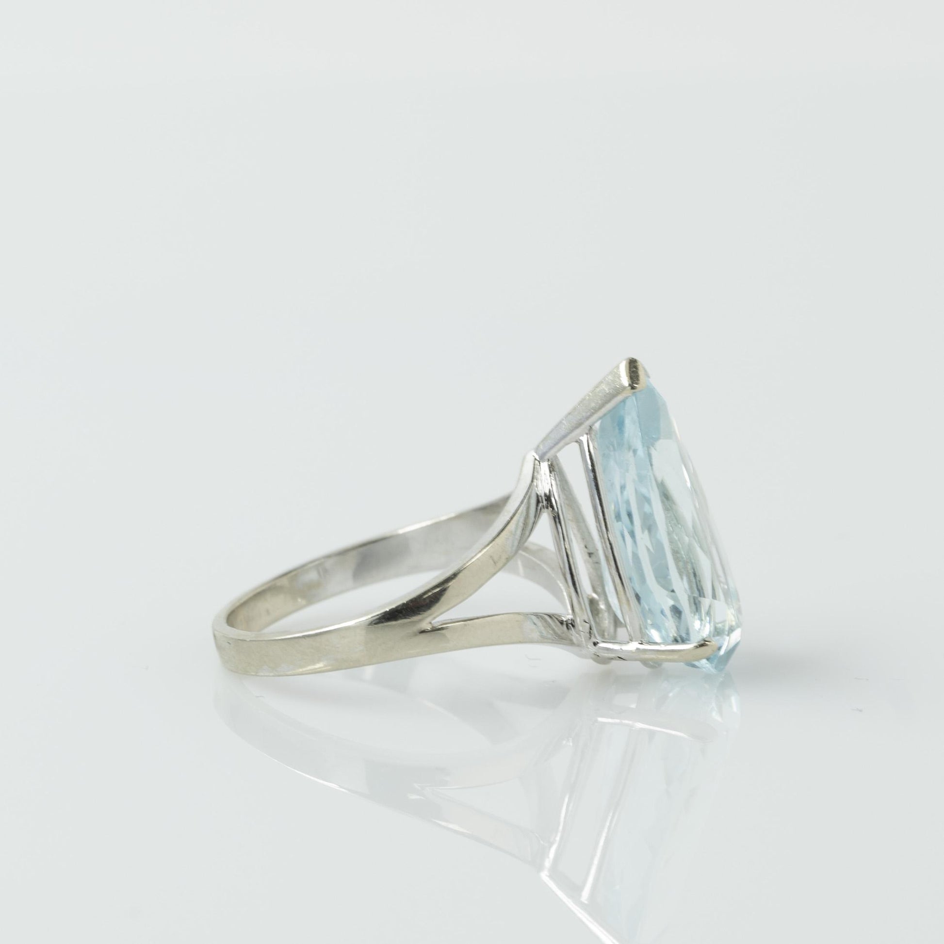 8.09ct Pear Cut Aquamarine Solitaire Split Shank 14k White Gold Ring