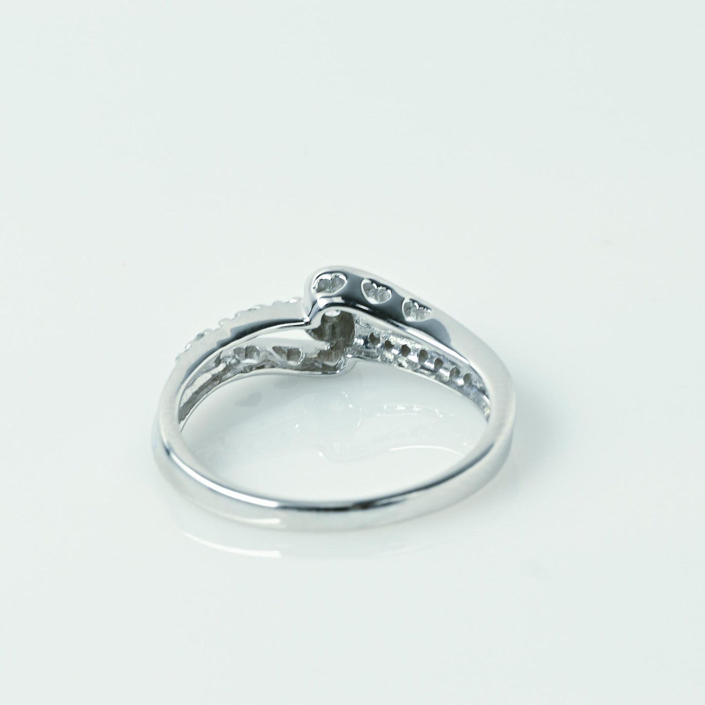 Diamond Cross Over Band 10k White Gold Heart Motif Ring