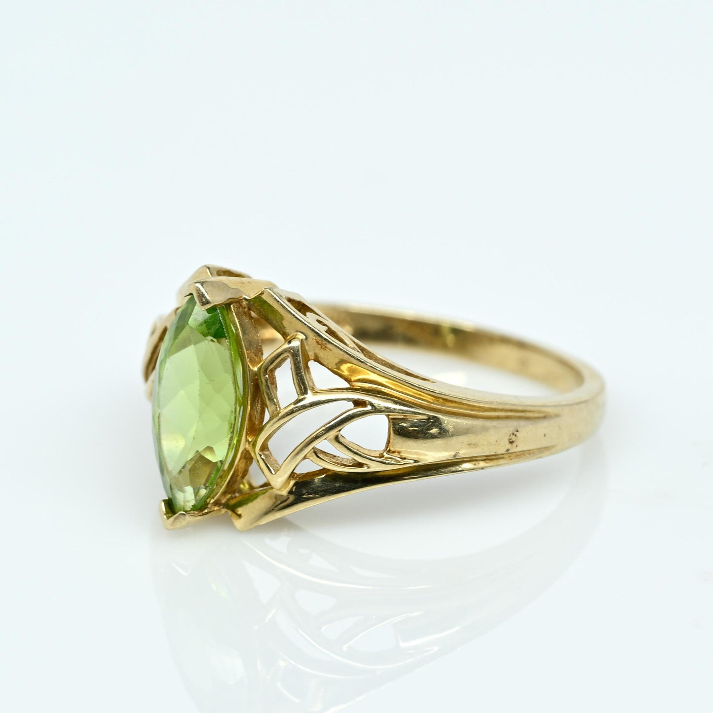 2ct Peridot Marquise Yellow Gold Ring