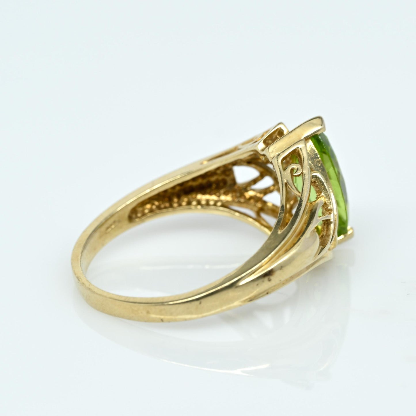 2ct Peridot Marquise Yellow Gold Ring