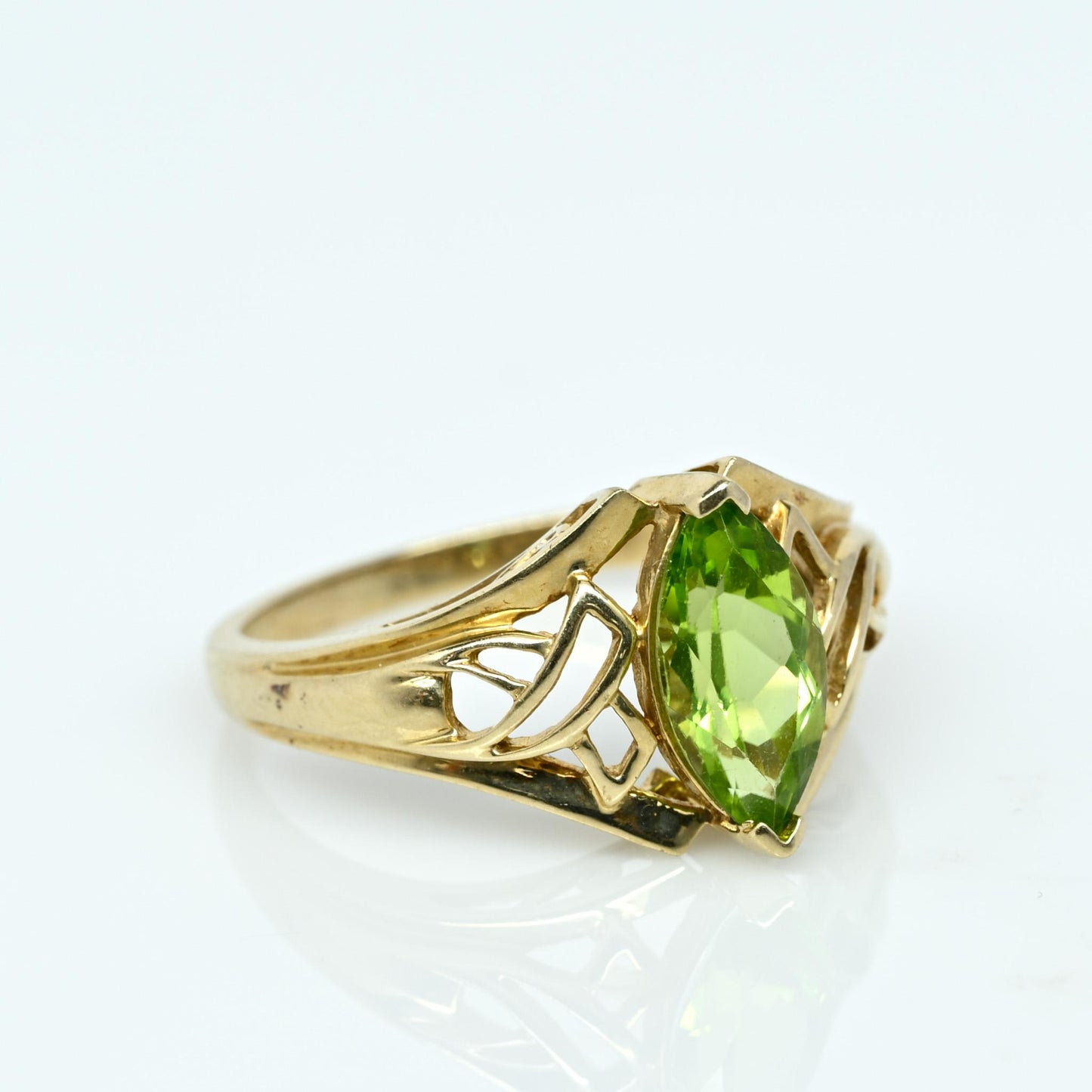 2ct Peridot Marquise Yellow Gold Ring