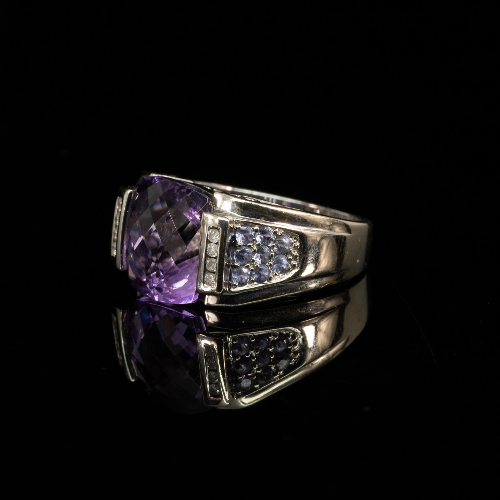 Cushion Cut Amethyst w Diamond Accents in 10k White Gold