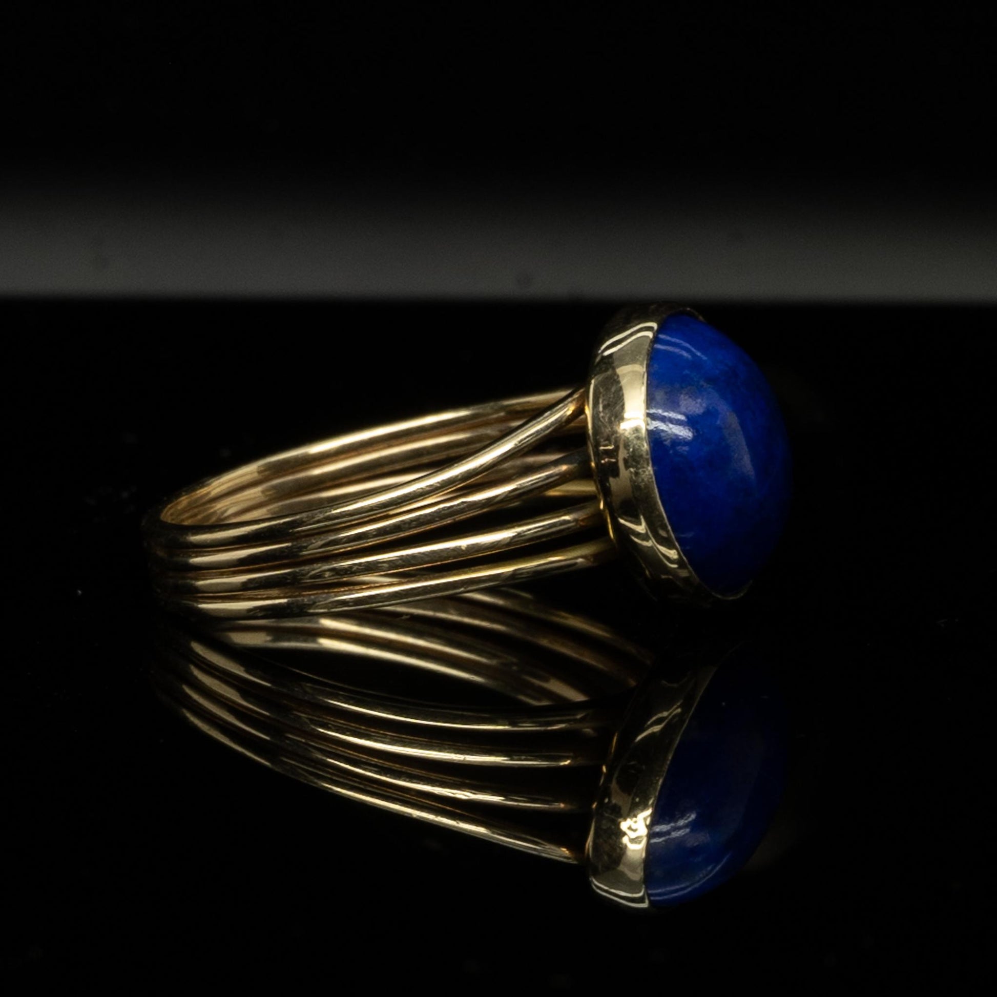 Lapis Lazuili Round Cabochon 14K Yellow Gold Split Shank Ring