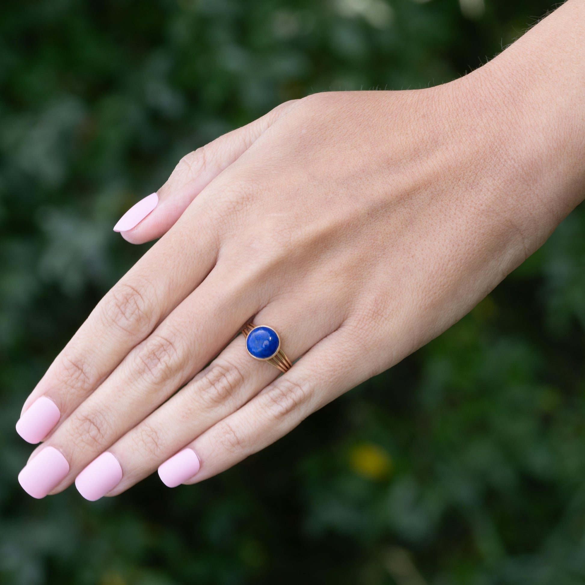 Lapis Lazuili Round Cabochon 14K Yellow Gold Split Shank Ring