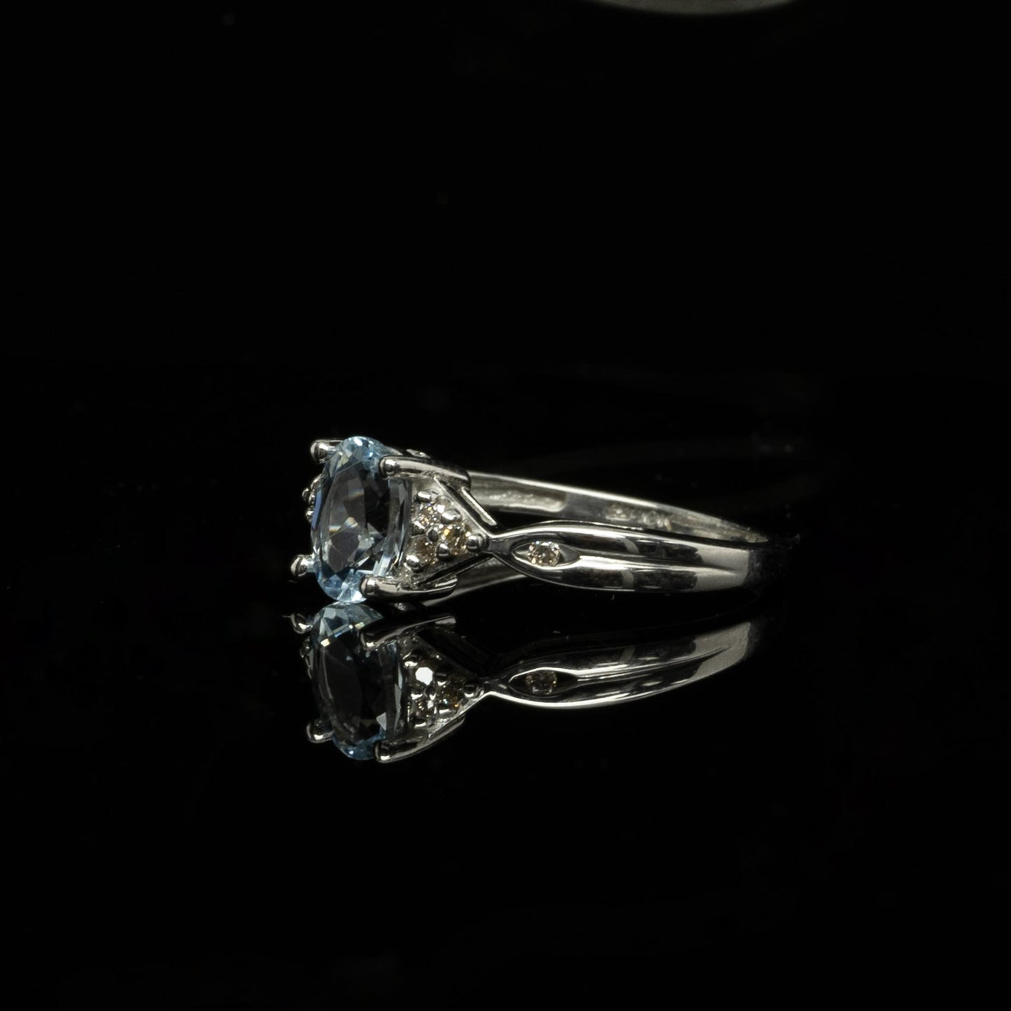 Aquamarine Oval w Diamonds 10k White Gold Ring