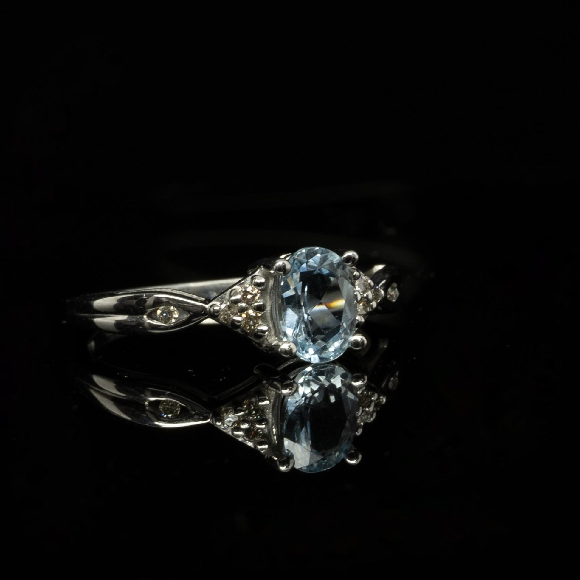 Aquamarine Oval w Diamonds 10k White Gold Ring