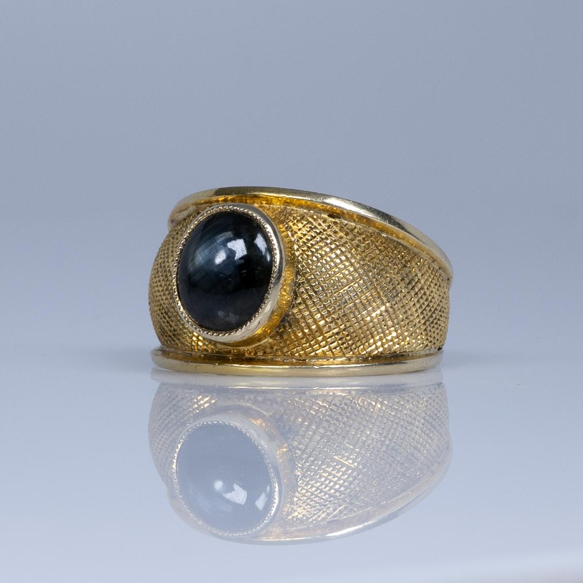 14K Yellow Gold Oval Cabochon cut Sapphire Ring