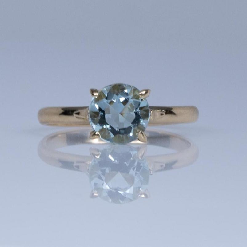 Vintage Round Aquamarine Solitaire Ring in 18K Yellow Gold