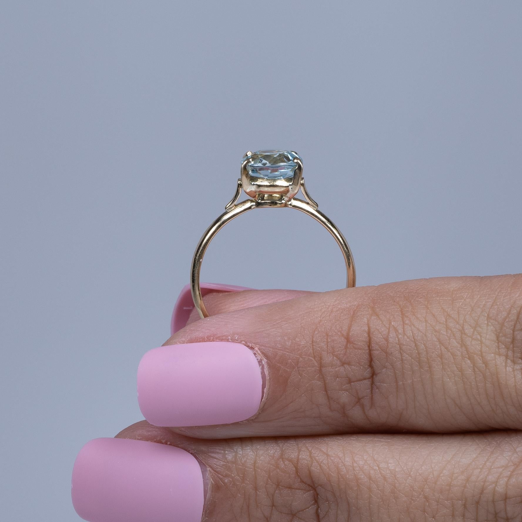 Vintage Round Aquamarine Solitaire Ring in 18K Yellow Gold