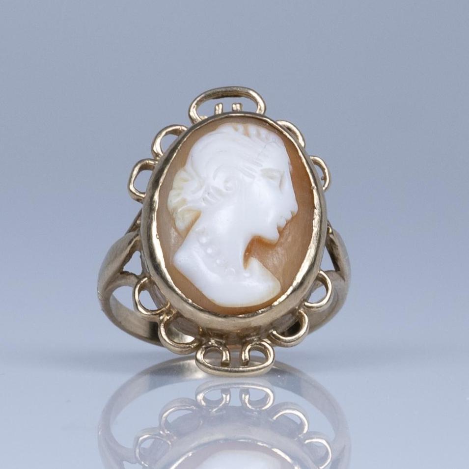 Vintage Cameo 14k Yellow Gold Ring