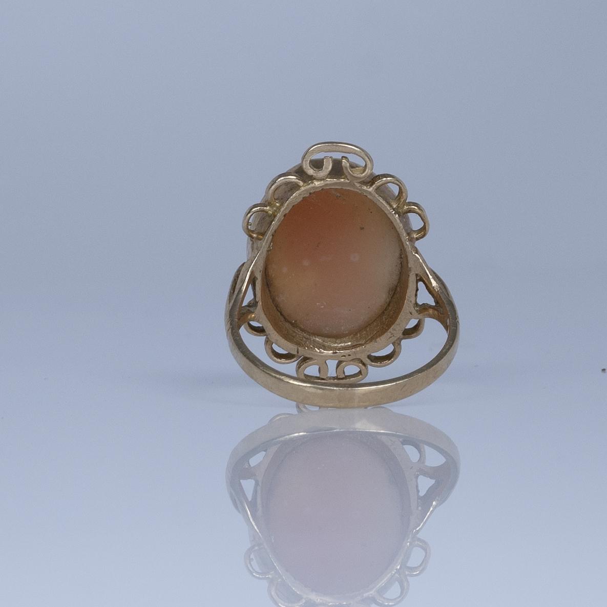 Vintage Cameo 14k Yellow Gold Ring