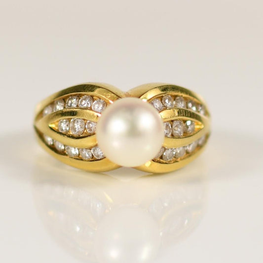 Cultured Pearl and Diamond Ring in 18k Yellow Gold