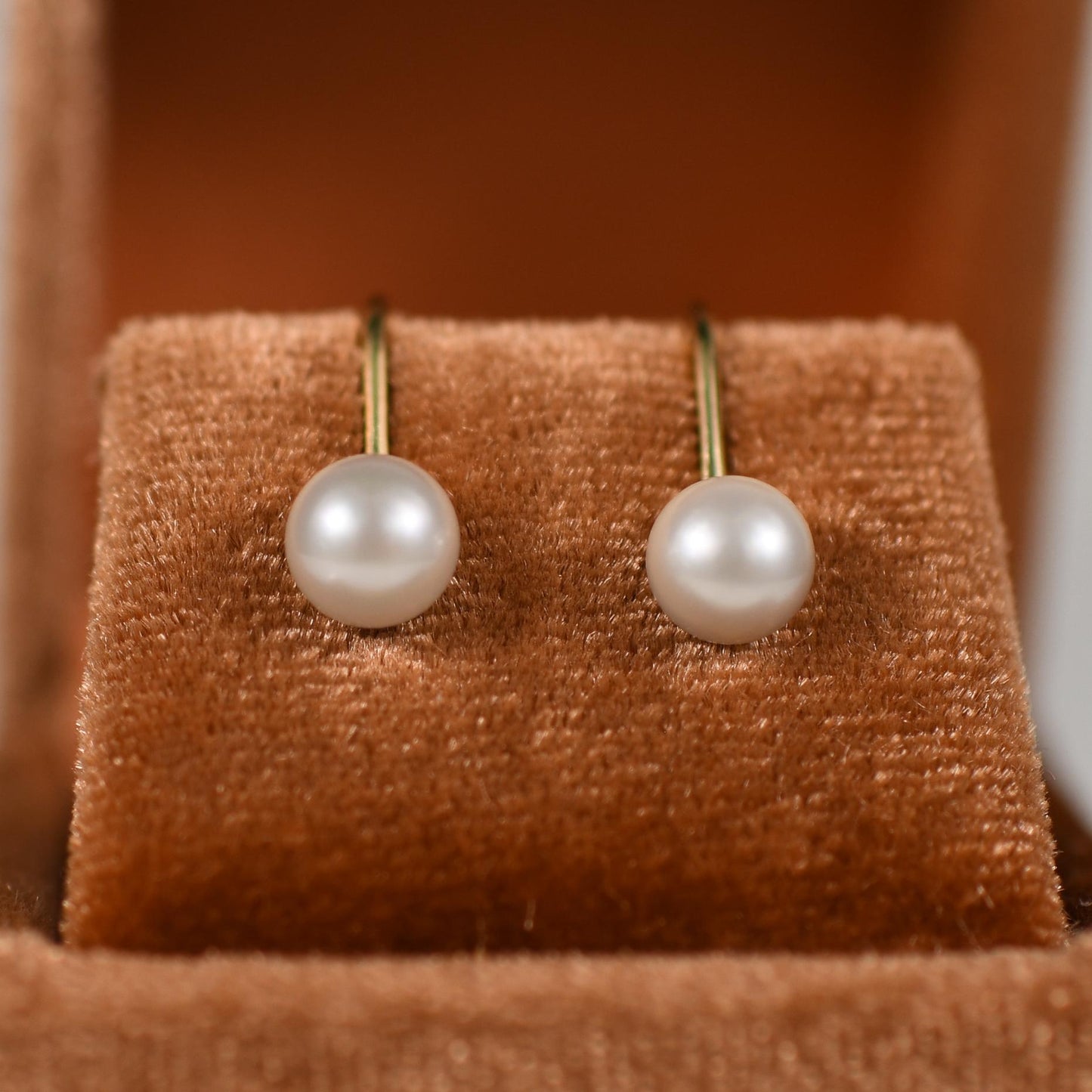 Pearl Earrings w 14k Yellow Gold Leverbacks